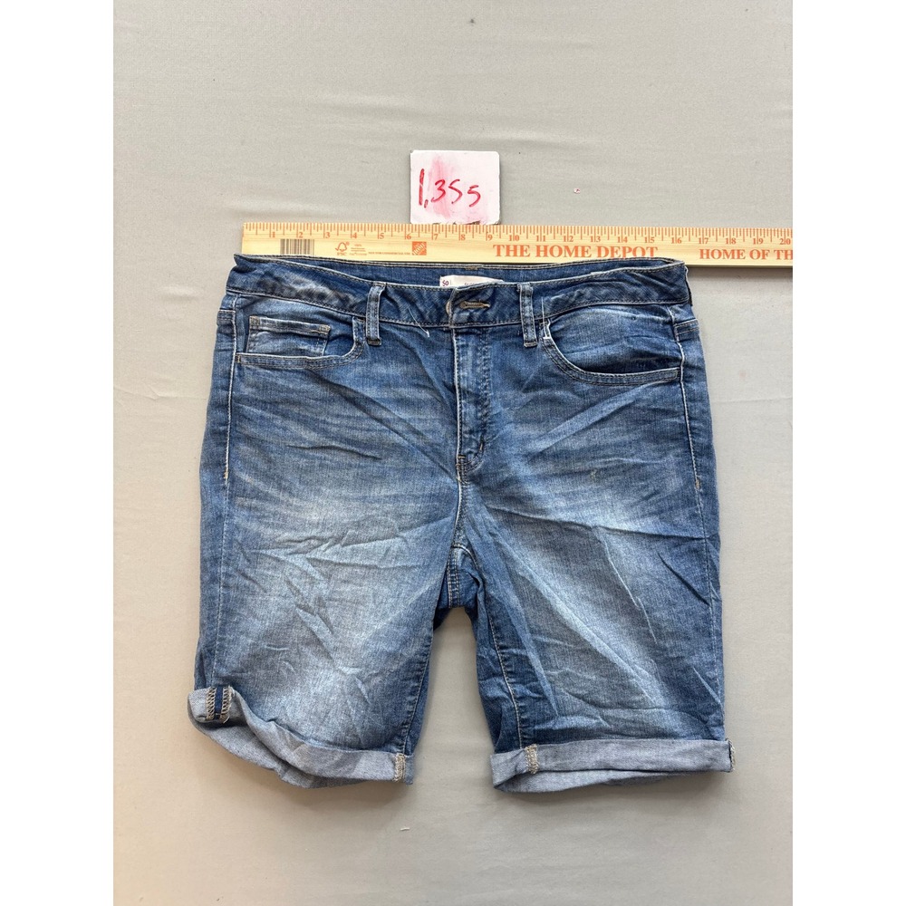 SO Favorite Bermuda Denim Shorts Womens 13 Blue Low Rise Cuffed Medium Wash